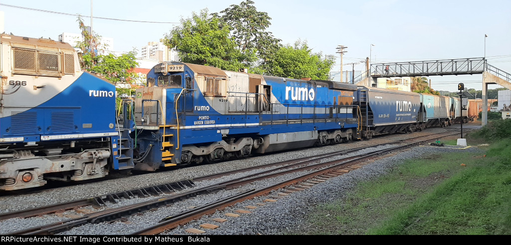 Locomotiva C30-7 9219
